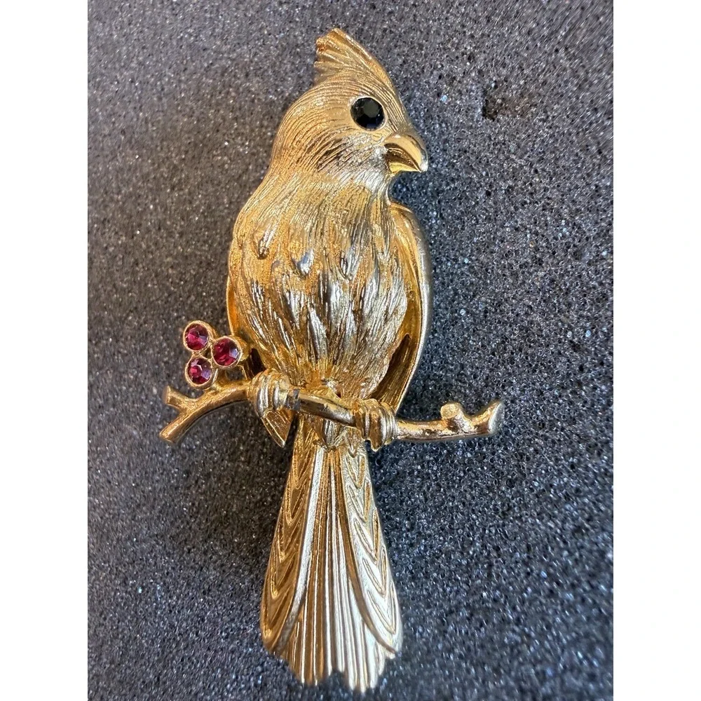 Gerry's Signed Textured Cardinal Bird With Red Rhinestones Pin‎ Brooch